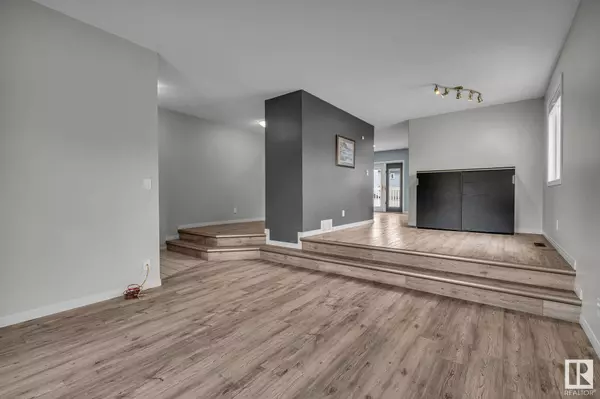 3044 44B AV NW, Edmonton, AB T6T 1G4