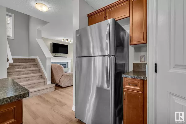 1947 119 ST SW, Edmonton, AB T6W 0E3