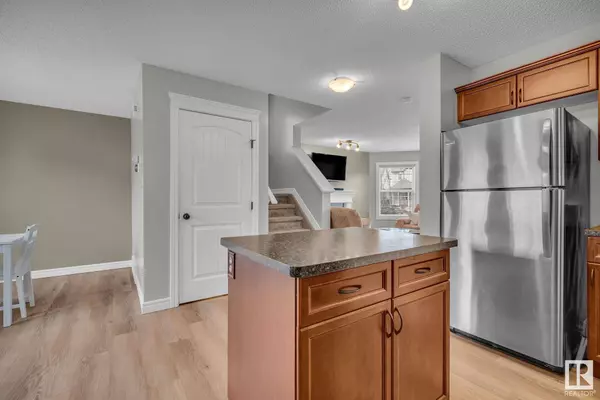 1947 119 ST SW, Edmonton, AB T6W 0E3