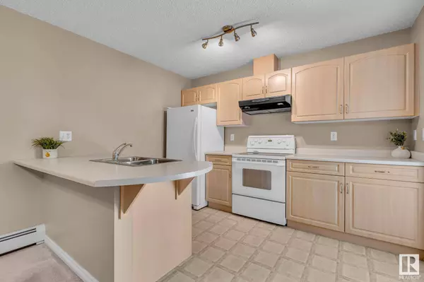 #114 905 BLACKLOCK WY SW, Edmonton, AB T6W 1M7