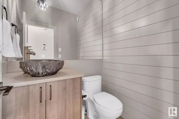 8 MOBERG CL, Leduc, AB T9E 1E5