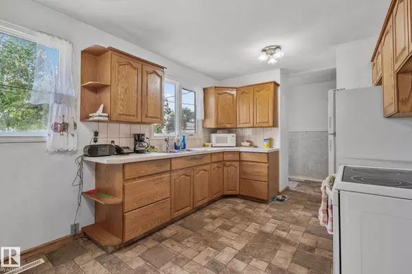 10328 LAUDER AV NW, Edmonton, AB T5E 5P6