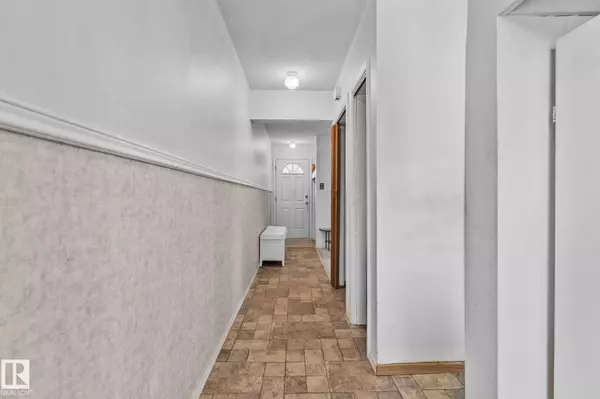 10328 LAUDER AV NW, Edmonton, AB T5E 5P6