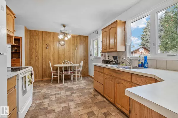 10328 LAUDER AV NW, Edmonton, AB T5E 5P6