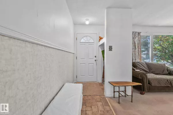 10328 LAUDER AV NW, Edmonton, AB T5E 5P6