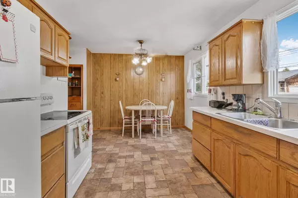 10328 LAUDER AV NW, Edmonton, AB T5E 5P6