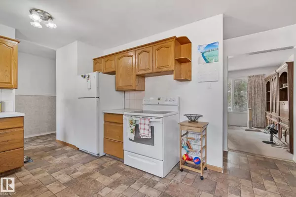 10328 LAUDER AV NW, Edmonton, AB T5E 5P6