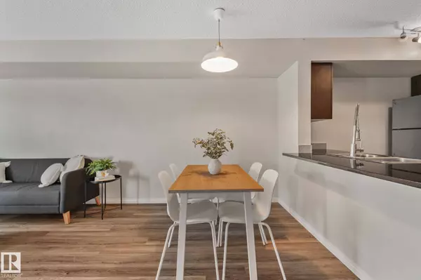 #210 5804 MULLEN PL NW, Edmonton, AB T6R 0W3