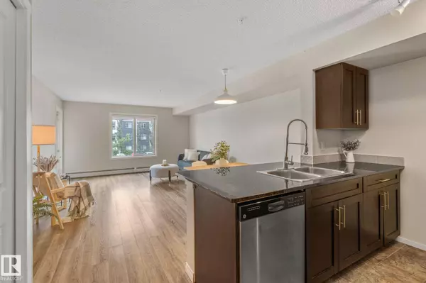 #210 5804 MULLEN PL NW, Edmonton, AB T6R 0W3