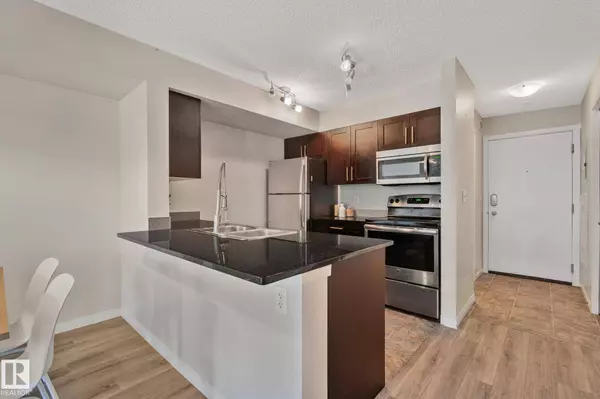 #210 5804 MULLEN PL NW, Edmonton, AB T6R 0W3