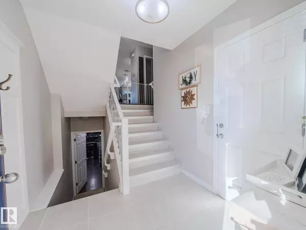 1692 CHAPMAN WY SW, Edmonton, AB T6W 0Y6