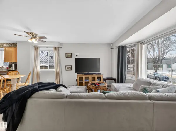 11933 77 ST NW, Edmonton, AB T5B 2G5