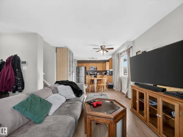 11933 77 ST NW, Edmonton, AB T5B 2G5