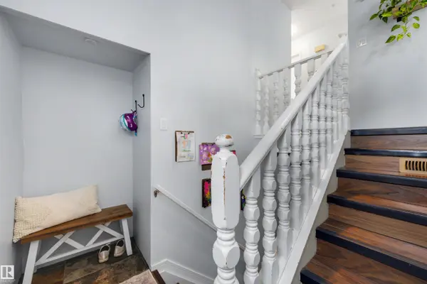 5502 52 ST, Leduc, AB T9E 5P6