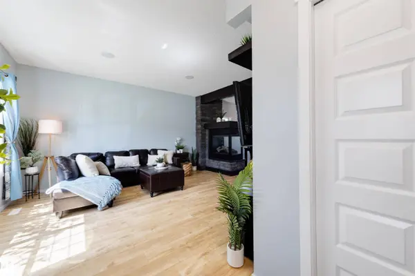 1522 CHAPMAN WY SW, Edmonton, AB T6W 0Y9