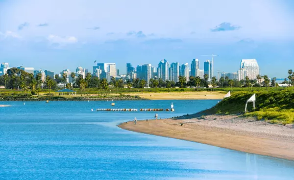 Hidden Gems of Bay Park: Where Locals Go for Coffee, Sunsets & Chill Vibes