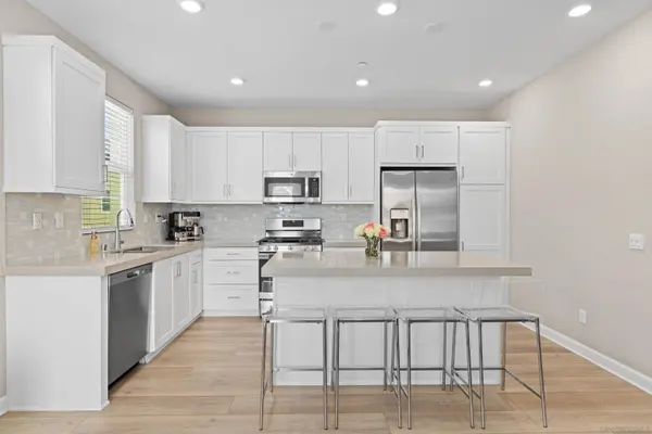 1233 Sunrise View #105, San Marcos, CA 92078