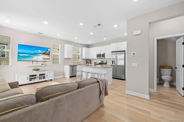1233 Sunrise View #105, San Marcos, CA 92078