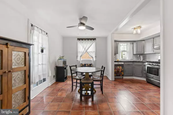 209 EDGEWOOD AVE, Folsom, PA 19033