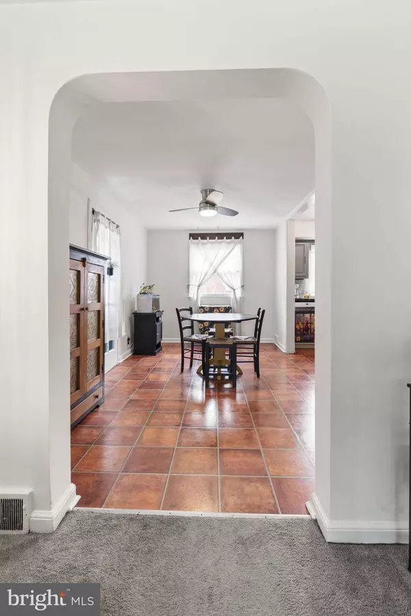 209 EDGEWOOD AVE, Folsom, PA 19033