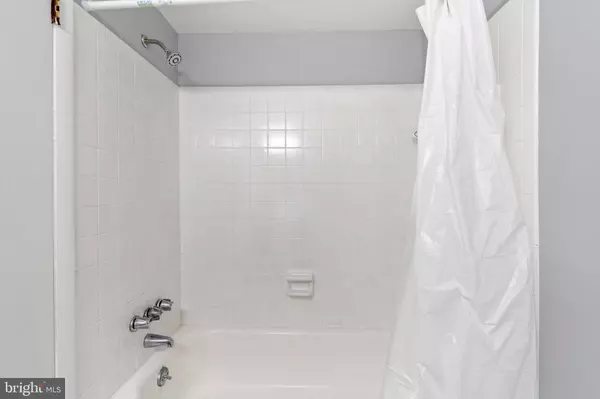 814 SOUTH AVE #J6, Secane, PA 19018