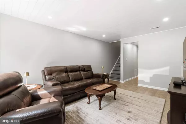 82 PARK VALLEI LN, Brookhaven, PA 19015