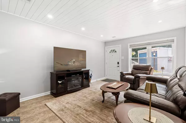 82 PARK VALLEI LN, Brookhaven, PA 19015