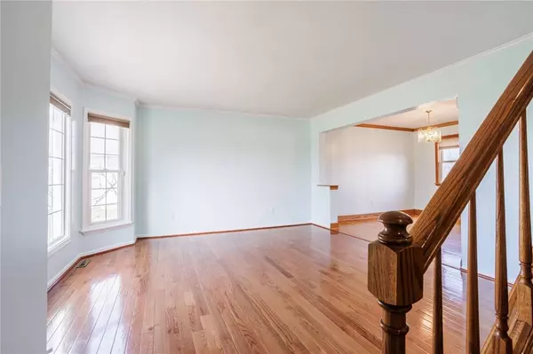 162 Chelsea Meadows DR, West Henrietta, NY 14586