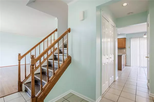 162 Chelsea Meadows DR, West Henrietta, NY 14586