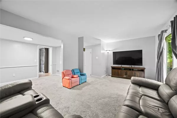 51 Woodridge, Henrietta, NY 14467