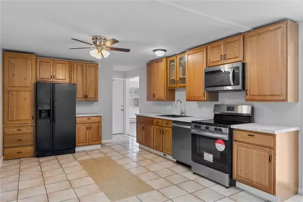 12 Vollmer Pkwy, Rochester, NY 14623