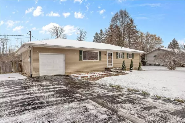 12 Vollmer Pkwy, Rochester, NY 14623