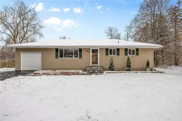 12 Vollmer Pkwy, Rochester, NY 14623