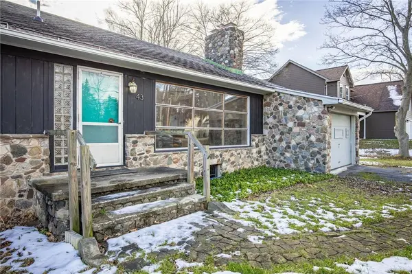 43 River Meadow DR, Rochester, NY 14623