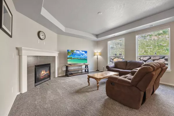 7707 E Garnet Ln, Spokane, WA 99212