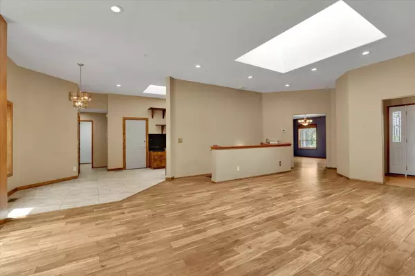 30915 N Chipmunk Rd, Chattaroy, WA 99003