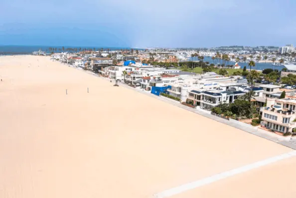 The Lifestyle Appeal of Orange County Luxury Real Estate: Schools, Shopping, and Coastal Culture