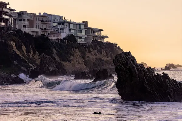 Waterfront Living in Orange County: The Ultimate Guide to Coastal Luxury Homes,Hailey Potok