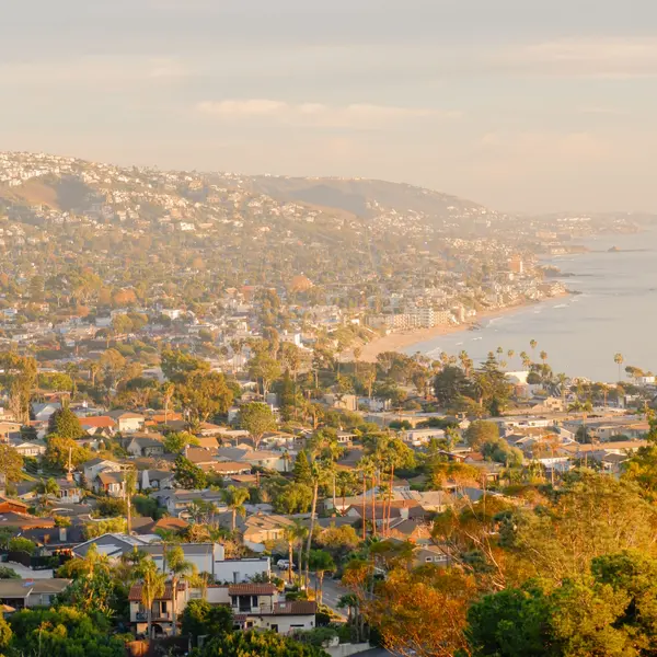 The Lifestyle Appeal of Orange County Luxury Real Estate: Schools, Shopping, and Coastal Culture