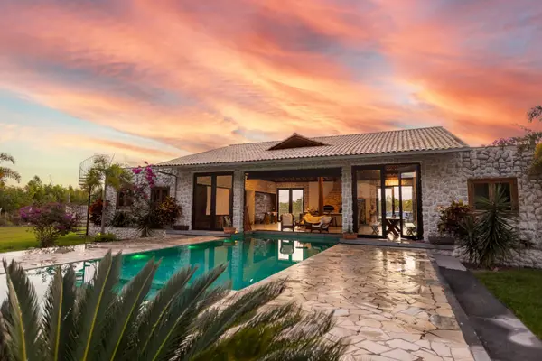 feature image of Inside the World of a Luxury Realtor in Orange County: Exclusive Listings, Elevated Service