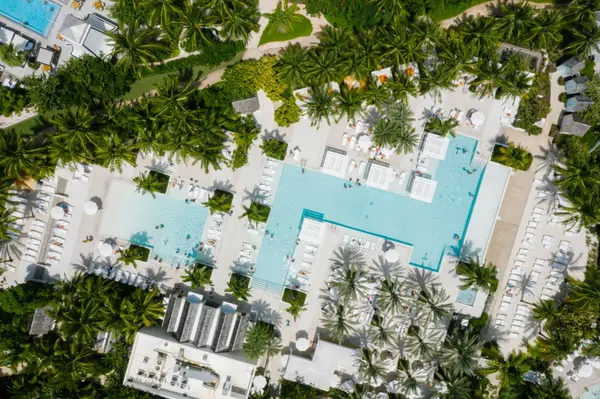 Entertaining in Elegance: The Rise of Resort-Style Amenities in Orange County Estates