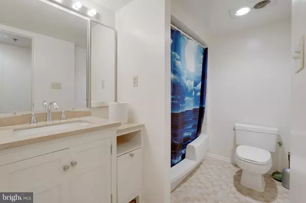 15115 INTERLACHEN DR #3-516, Silver Spring, MD 20906