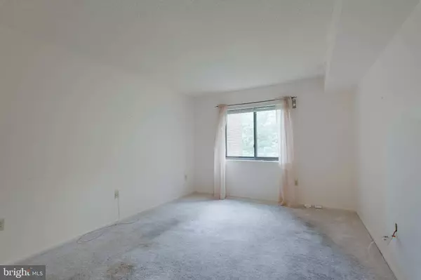 15115 INTERLACHEN DR #3-516, Silver Spring, MD 20906