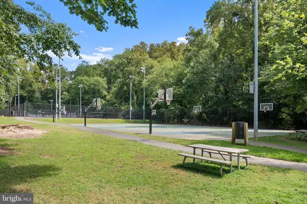 24 COURTHOUSE SQ #24-311, Rockville, MD 20850