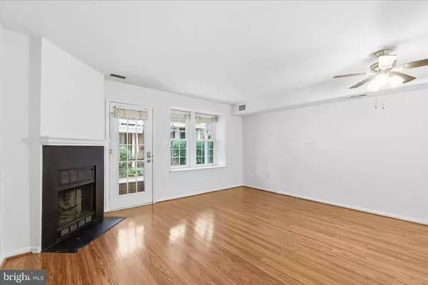 2586-E S ARLINGTON MILL DR #E, Arlington, VA 22206