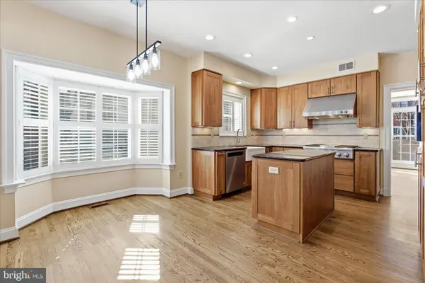 16 MAPLEWOOD PARK CT, Bethesda, MD 20814