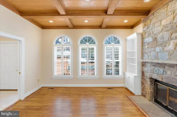 16 MAPLEWOOD PARK CT, Bethesda, MD 20814