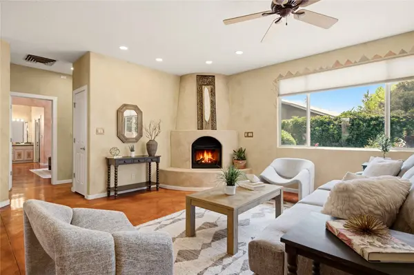 5 Ocotillo PL, Santa Fe, NM 87508
