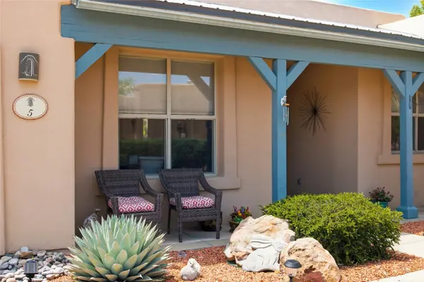 5 Ocotillo PL, Santa Fe, NM 87508