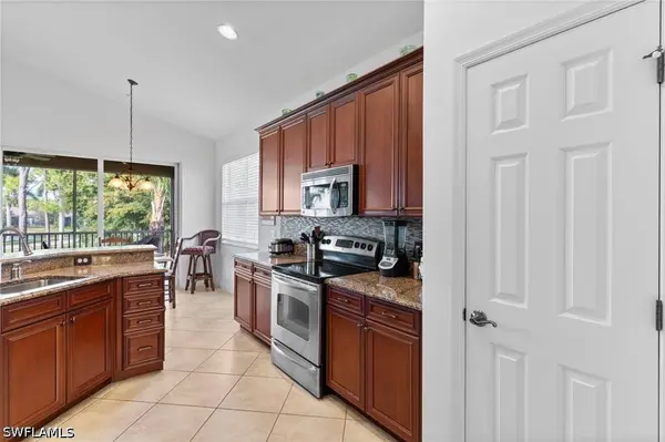 6693 Alden Woods CIR #202, Naples, FL 34113